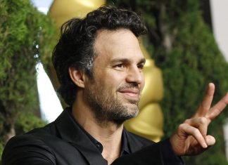 Mark Ruffalo convoca jovens brasileiros a tirarem o título de eleitor