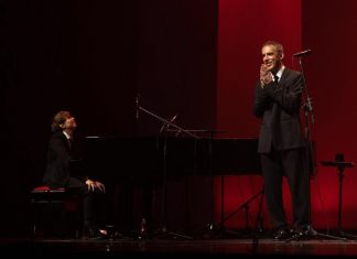 Show de Arnaldo Antunes com pianista Vitor Araújo é oásis no deserto de emoções reais