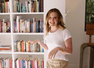 Ashley Tisdale é criticada por comprar 400 livros para decoração de casa