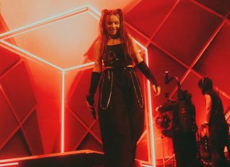 Carol Biazin requenta ‘Café’ com Vitão no álbum ao vivo que registra show ‘Beijo de Judas’