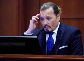 Johnny Depp encerra depoimento em caso de difamação e diz que ex-mulher o deixou “destruído”