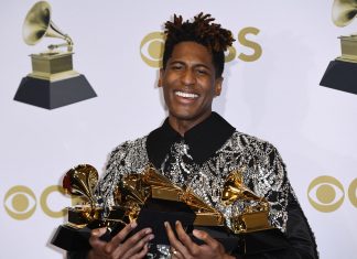 Jon Batiste: quem é o músico e ativista que superou astros pop e levou Grammy de álbum do ano