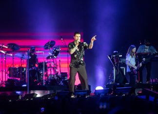 Maroon 5 passeia por hits em show quente e apaixonado pelo Brasil