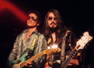 Quem é Mateus Asato, guitarrista brasileiro do Silk Sonic, grandes ganhadores do Grammy?