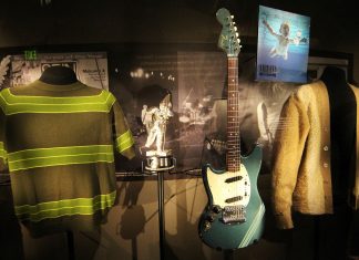 Guitarra azul de Kurt Cobain em clipe de ‘Smells Like Teen Spirit’ será vendida em leilão