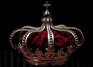 Portugal inaugura museu do tesouro da monarquia em caixa-forte gigante; acervo inclui coleção de ouro e diamantes saídos do Brasil