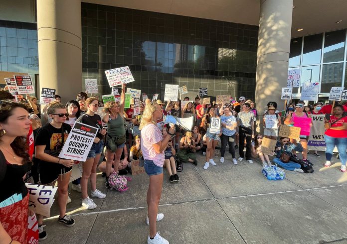 2022-06-25t065353z-673923826-rc2oyu9rckz1-rtrmadp-3-usa-abortion-houston-scaled