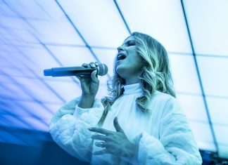 Aline Barros rebobina 30 músicas do repertório cristão para celebrar três décadas de carreira