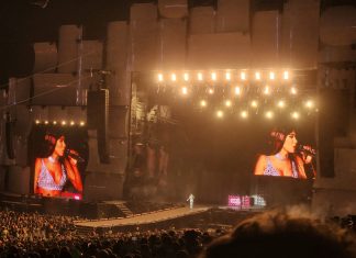 Anitta recebe família e Rebecca no palco em show lotado no Rock in Rio Lisboa