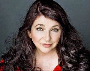 ‘O mundo enlouqueceu’, afirma Kate Bush, emocionada com retorno de sucesso