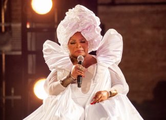 Gravação do show de Elza Soares no Theatro Municipal de São Paulo é lançada no 92º aniversário da artista