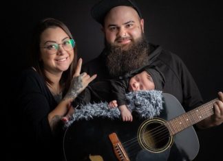 ‘A gente marcou a história deles e eles a nossa’, diz mãe de bebê que nasceu durante show do Metallica no Paraná