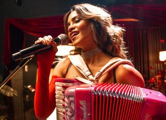 Lucy Alves rebobina as músicas do disco ‘Perigosíssima’ em gravação audiovisual feita no Rio de Janeiro