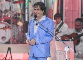 Roberto Carlos testa positivo para Covid e transfere show