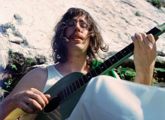 Mais leve, Tim Bernardes se mantém elevado ao acariciar as marcas do caminho no segundo álbum solo, ‘Mil coisas invisíveis’