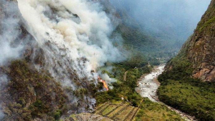2022-07-01t151822z-1-lynxmpei601tm-rtroptp-4-peru-fires