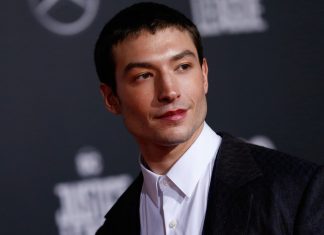 Mulher agredida por Ezra Miller em 2020 fala pela 1ª vez para revista; ator também é acusado de importunação
