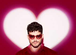 Jão edita o terceiro álbum de estúdio em CD com faixa adicional