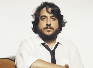 João Camarero apresenta dois choros inéditos de Paulinho da Viola no terceiro álbum solo
