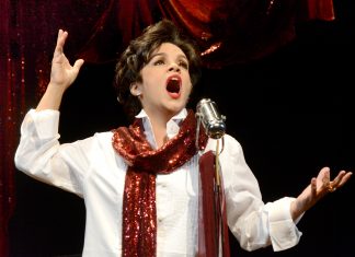 Atriz Luciana Braga nasce como cantora na cena íntima do musical ‘Judy – O arco-íris é aqui’