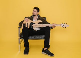 Baixista Marcelo Maccagnan segue trilhas progressivas e jazzísticas no álbum ‘Night tales’