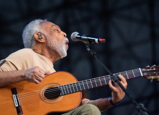 Gilberto Gil reclama que instrumentos de turnê não chegaram para show em Berlim; companhia aérea se posiciona