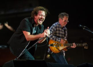 Pearl Jam cancela show após Eddie Vedder ter problemas na garganta devido ao calor extremo na Europa
