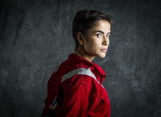 Maria Casadevall fratura o tornozelo e mostra foto de cicatriz