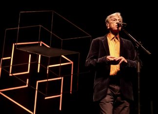 Caetano Veloso comemora aniversário de 80 anos com filhos e Maria Bethânia em live neste domingo