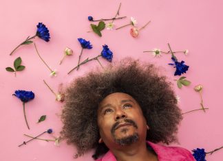 Chico César volta a dialogar com o lirismo da canção popular no single ‘Amorinha’