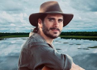 Gabriel Sater embarca com a tia Gisele na antiga ‘Canoa’ do pai, Almir Sater