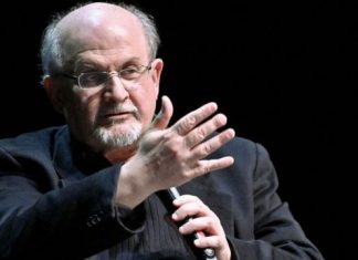Salman Rushdie: o que se sabe sobre o homem acusado pelo ataque contra o escritor em Nova York
