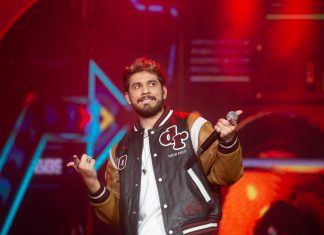 Gustavo Mioto cria clima de romance e faz público na arena de Barretos cantar apaixonado