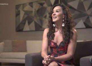 Claudia Raia, aos 55 anos, anuncia que está grávida do 3º filho