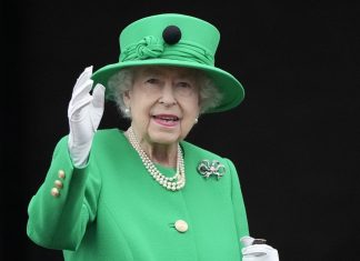 Rainha Elizabeth II: Relembre filmes e séries que retrataram a monarca