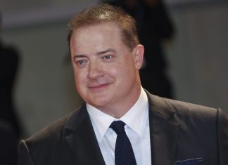 Brendan Fraser se emociona ao ser ovacionado por 6 minutos após apresentação do filme ‘The Whale’