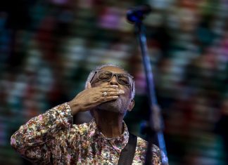Gilberto Gil fecha Palco Sunset com grande festa em família e é ovacionado pelo público