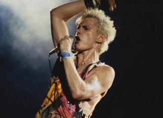 Billy Idol diz que seu estilo voltou à moda porque jovens estão pobres: ‘Só rasgar uma roupa velha e usar’