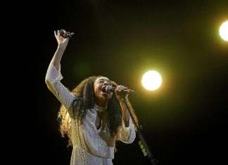 Corinne Bailey Rae faz show romântico e intimista com ótimo trio no Palco Sunset do Rock in Rio 2022