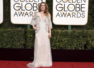 Drew Barrymore diz que sua mãe a proibia de comer doces, mas não se importava com maconha e álcool