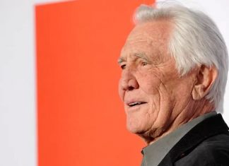 Ator de James Bond pede desculpas por apresentação ‘nojenta’
