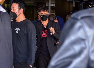 Integrantes do Green Day chegam ao Brasil para show no Rock in Rio