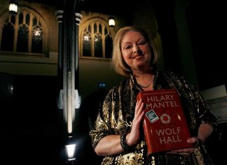 Escritora britânica Hilary Mantel morre aos 70 anos