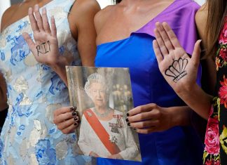 Semana de moda de Londres começa com homenagens à rainha Elizabeth II