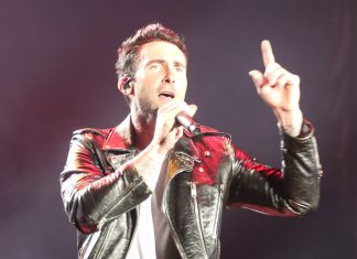 Adam Levine, do Maroon 5, nega traição com modelo, mas admite flerte: ‘cruzei a linha’