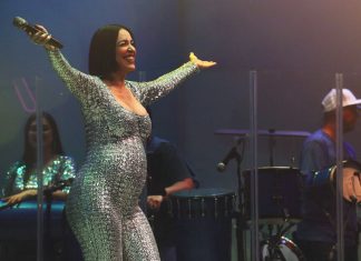 Roberta Sá se expande na roda coletiva do samba ao gravar show no Rio