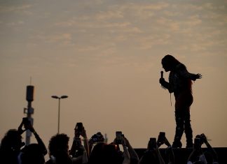 Gloria Groove canta Pitty e Cássia Eller em show roqueiro e chora com coro do público no Rock in Rio