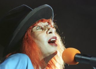 João Lee, filho de Rita Lee, homenageia mãe em post e diz: ‘Estou sem chão, arrasado, devastado’