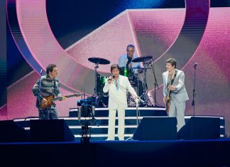 Roberto Carlos grava 50º especial de fim de ano da Globo e recebe Gilberto Gil, Zeca Pagodinho e mais estrelas
