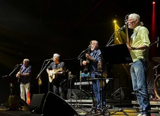 Grupo Boca Livre junta requinte vocal e apuro instrumental ao seguir a própria correnteza no show ‘Rasgamundo’